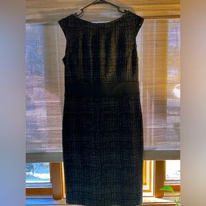 Renaur LBD little black dress / charcoal, fitted and flattering, size 6 knit